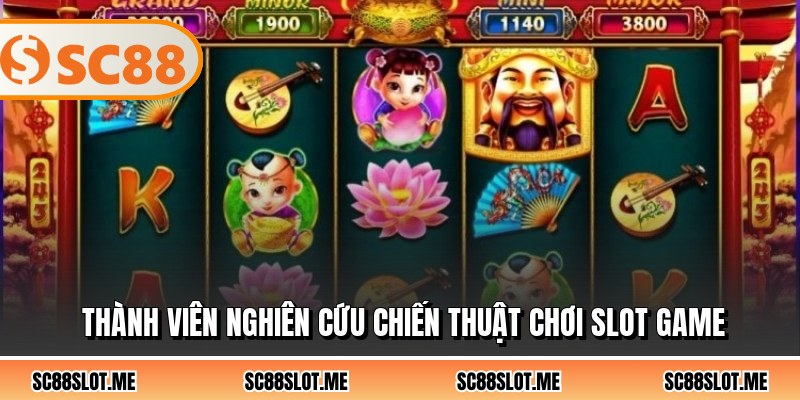 Thành viên đang thao tác với phần mềm hỗ trợ